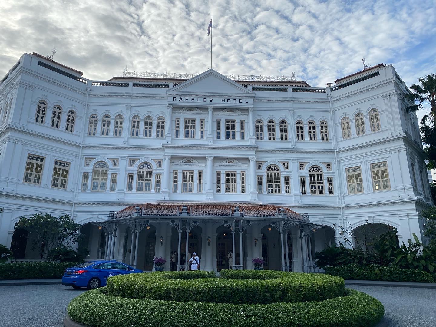 Raise a Glass to Tradition: Enjoy an Iconic Singapore Sling at Raffles ...